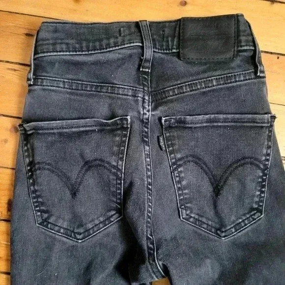 Levi's - Picture 1 of 6